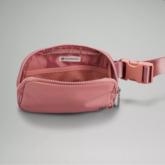 Lululemon Everywhere Belt Bag 1L Pink Pastel (NWT) SOLD OUT Color - Picture 4 of 6